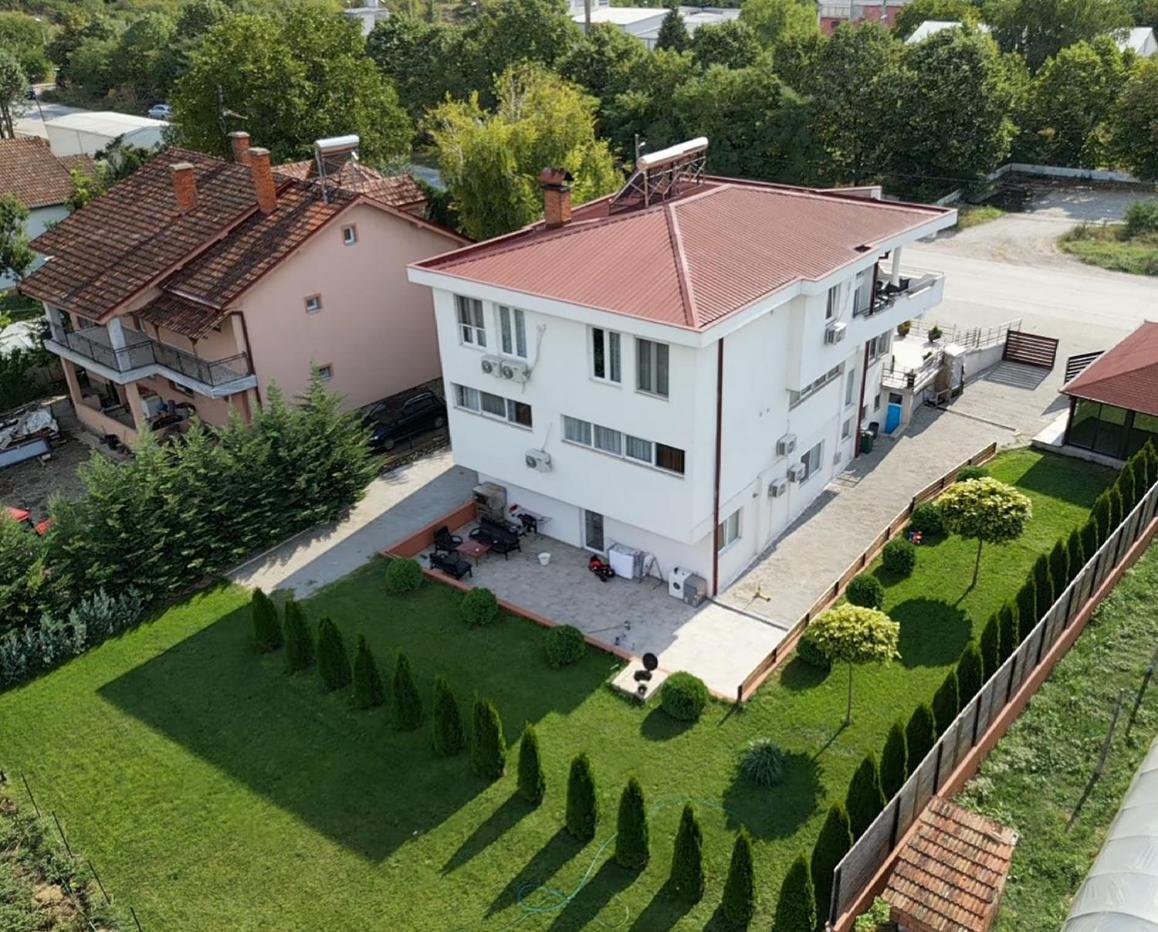 Villa Family 库马诺沃 外观 照片